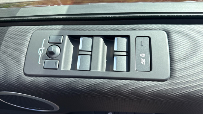 Land Rover Discovery 3.0 D350 Gemini 5dr Auto Diesel Station Wagon - Image 22